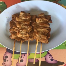 หมูไม่ติดมันไม้ละ 12 บาท