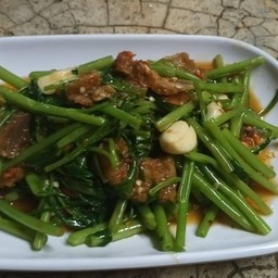 ผักบุ้งหมูกรอบ