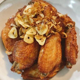ปีกไก่ทอดกระเทียม