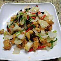 ไก่ผัดเม็ดมะม่วง