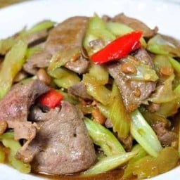 ข้าวตับหมูผัดพริกอ่อน