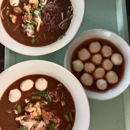 ร้านก๋วยเตี๋ยวเรือริมทางนาบอนข้าวขาหมู สาขา 1