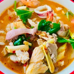 ต้มยำรวม(ไก่,หมึก,กุ้ง)