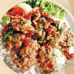หมูยูนานผัดพริกสดราดข้าว
