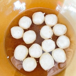 ลูกชิ้นหมูลอยน้ำ