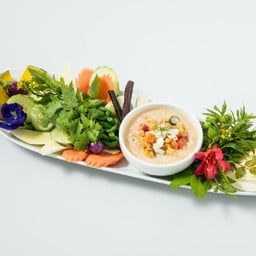 หลนไข่ปูเนื้อปู ผักตามฤดูกาล