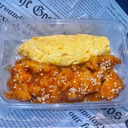 ข้าวไข่ม้วนไก่ป๊อปซอสพริกเกาหลี