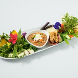 น้ำพริกไข่ปูเนื้อปู ผักตามฤดูกาล