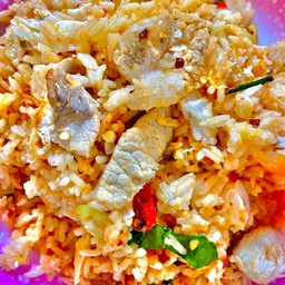 ข้าวผัดต้มยำหมูชิ้น