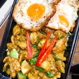 ข้าวเขียวหวานผัดแห้ง Size M + ไข่ดาว 2 ฟอง (สำหรับ 2 ท่าน)