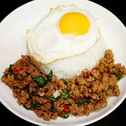 กระเพราหมูสับ (ไข่ดาว)