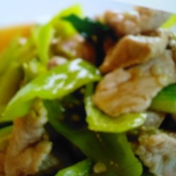 ข้าวผัดพริกอ่อนหรือพริกสดหมูชิ้น