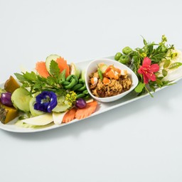 น้ำพริกลงเรือตะลิงปลิง ปลาดุกฟู ไข่เค็ม ผักสดตามฤดู