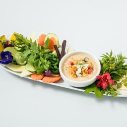 หลนไข่ปูเนื้อปู ผักตามฤดูกาล
