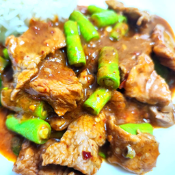 ผัดพริกแกง