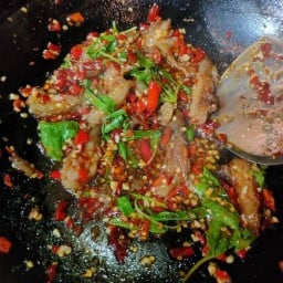 เพลินพุง กระเพราเตาถ่าน ศรีนครินทร์