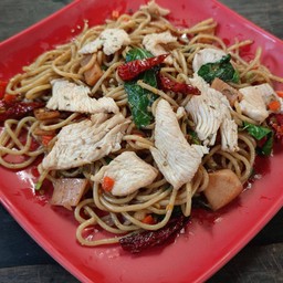 สปาเก็ตตี้ผัดพริกแห้ง(Spicy dried chilli spaghetti)