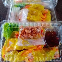 เกี๊ยวปูอัดหมูเด้ง ของทอด สันติธรรม