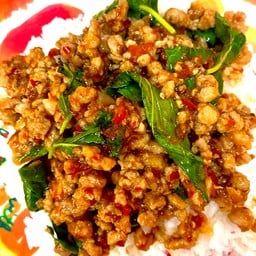 ผัดพริกแกงหมูสับ