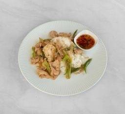 ผัดพริกหยวกราดข้าว