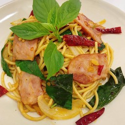สปาเก็ตตี้พริกแห้งเบคอน