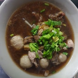 ลุงเฉื่อยเตี๋ยวหมู-เนื้อน้ำตก