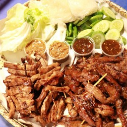 เซ็ตหมู 20 ไม้ พร้อมข้าวเหนียว4 ฟรี ไข่ทรงเครื่องนุ่มๆ 1 ไม้และ ผักสดพร้อมน้ำจิ้มสองแบบปลาร้า แจ่ว