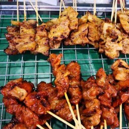 ไก่ย่าง/หมูปิ้ง/ข้าวเหนียวอย่างล่ะ5บาท