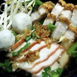 เกาเหลา หมูแดง+กรอบ+ลูกชิ้น