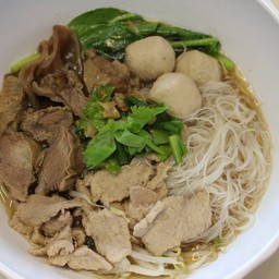 เส้นหมี่ขาว หมูตุ๋น