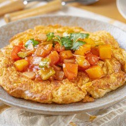 ข้าวหน้าไข่เจียวเต้าหู้ไข่ราดซอสเปรี้ยวหวาน