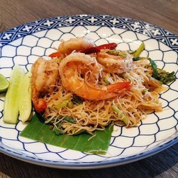 ผัดหมี่กระเฉดกุ้งสด