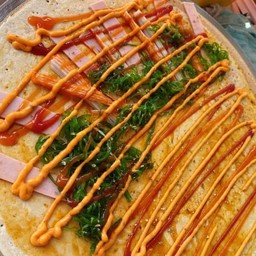 เครปแป้งร้อน ซอสพิซซ่า ปูอัดเบนโตะ เเฮมไก่ สาหร่ายญี่ปุ่น