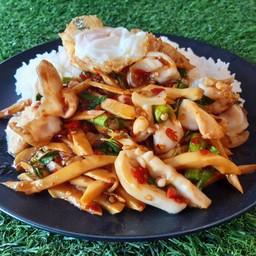 ข้าวกะเพราหมึก