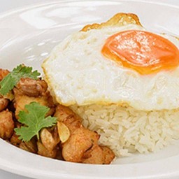 ไก่กระเทียมไข่ดาวข้าว