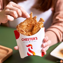 ซิกเนเจอร์ “คริสปี้ชิก” หนังไก่บางกรอบ ถูกแล่ให้บางเฉียบและอบแบบไร้น้ำมัน