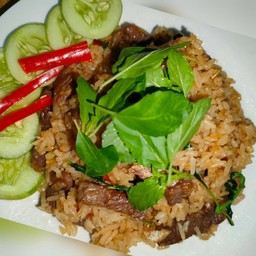 ข้าวผัดกะเพราเนื้อแดดเดียว