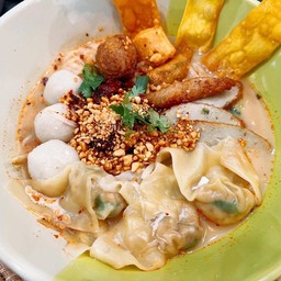 เกี๊ยวน้ำต้มยำ