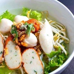 ก๋วยเตี๋ยวน้ำใสเครื่องปลา