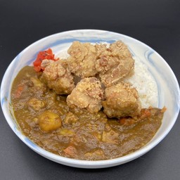 ข้าวราดแกงกะหรี่หน้าไก่ทอดคาราเกะ