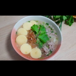 ข้าวต้มหมูเด้งใส่เต้าหู้ไข่