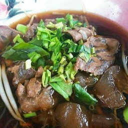 ก๋วยเตี๋ยวเนื้อตุ๋น