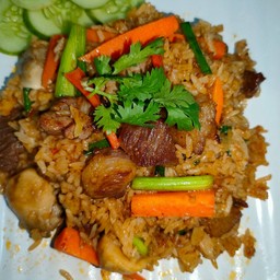 ข้าวผัดน้ำพริกเผาเนื้อแดดเดียว
