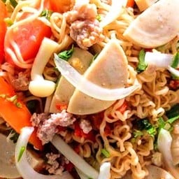 ยํามาม่าหมูรวมมิตร