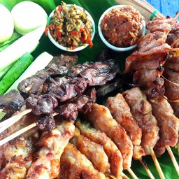 แซ่บๆอิ่มถูกใจ(ไก่ ,ตีบ,หมูพวง,หมูนมสด อย่างละ 3ไม้ ข้าว 4, ส้มตำปูปลาร้า, ชาเย็น