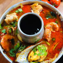ต้มยำรวมมิตรทะเลพรีเมี่ยม(หม้อไฟ) น้ำข้น หรือ น้ำใส (โปรดระบุ)