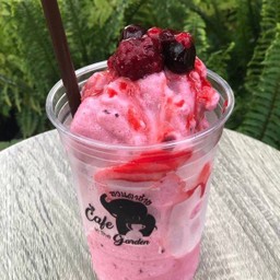 สตอเบอร์รี่สมูทตี้