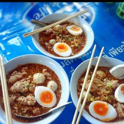 ยายโก๊ะ ก๋วยเตี๋ยวต้มยำไข่ยางมะตูมหลังโรงพัก