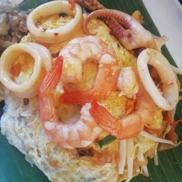 ผัดไทยเส้นจันท์ทะเล