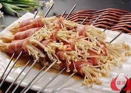 เห็ดเข็มทองพันเบคอนย่าง 1 ไม้ 培根包金针菇